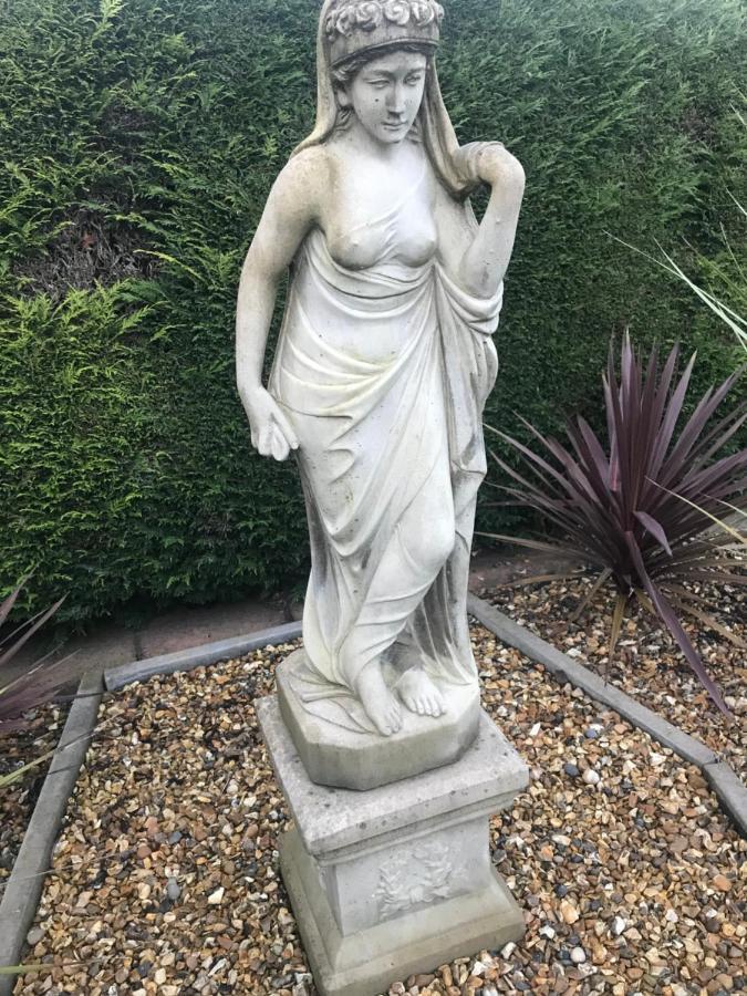 Hot Tub Hide Away Near Alton Towers Staffordshire Hotel Cheddleton Bagian luar foto