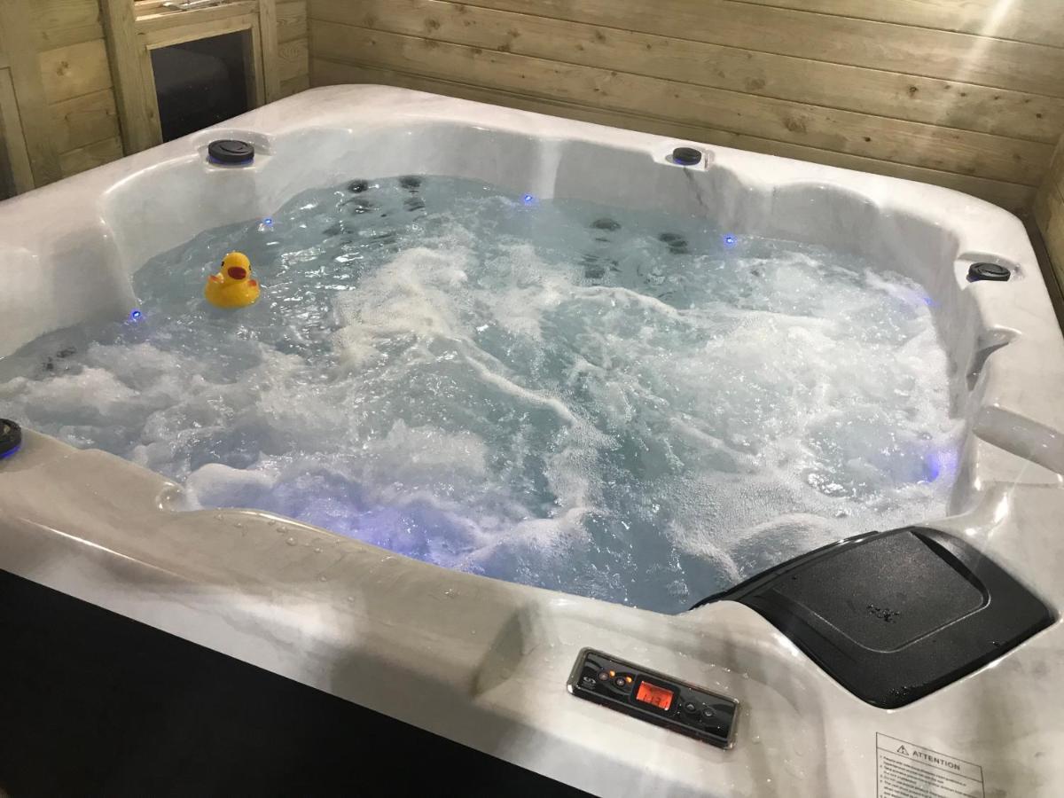 Hot Tub Hide Away Near Alton Towers Staffordshire Hotel Cheddleton Bagian luar foto