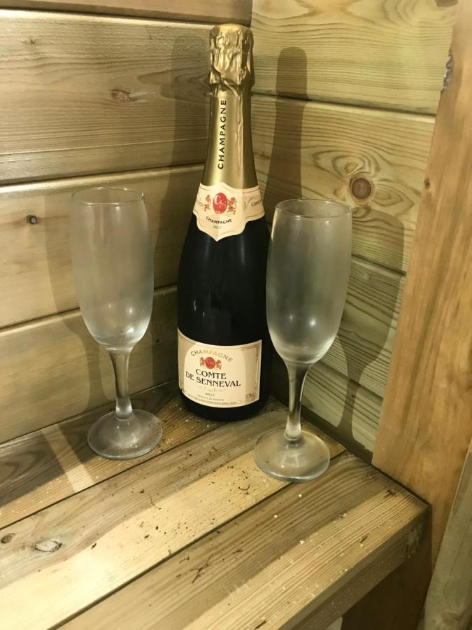 Hot Tub Hide Away Near Alton Towers Staffordshire Hotel Cheddleton Bagian luar foto